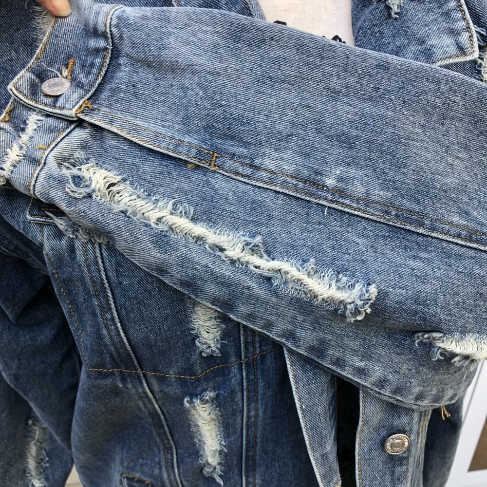 FOREVER 21 DISTRESSED JEAN JACKET SIZE SMALL - Picture 9 of 12
